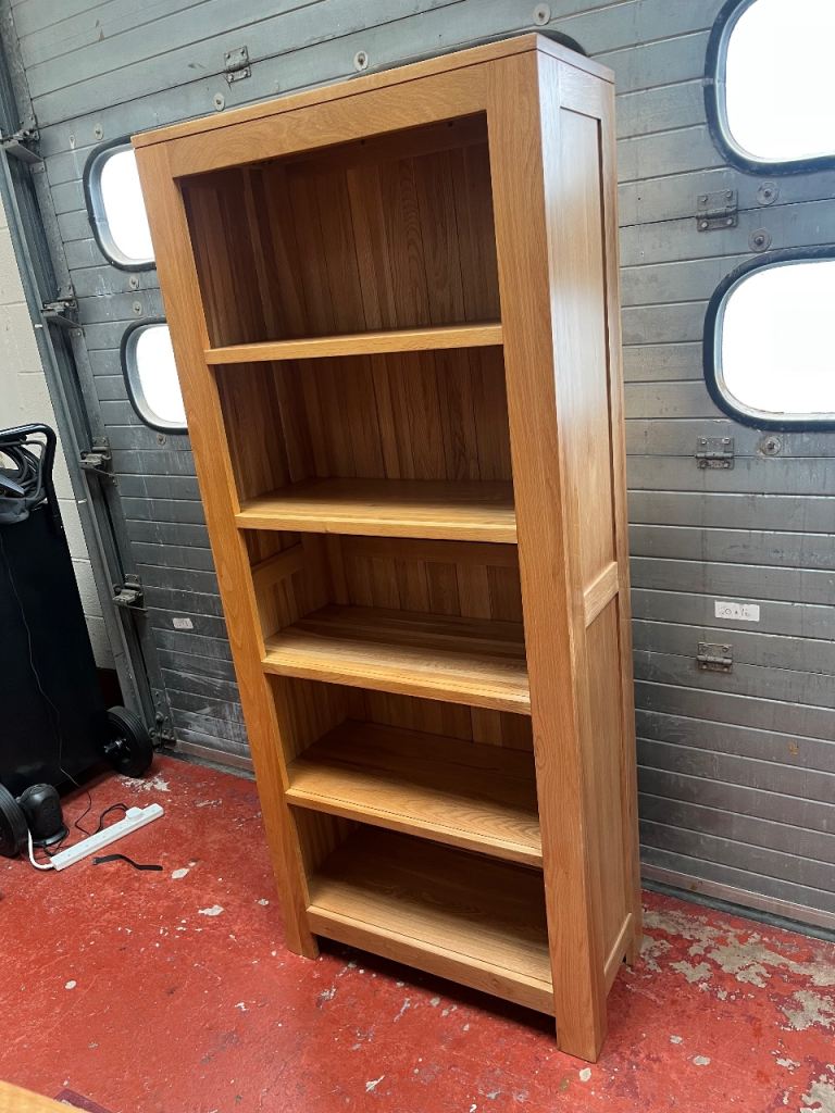 Solid Wood Bookcase with Five Shelves – Good Condition