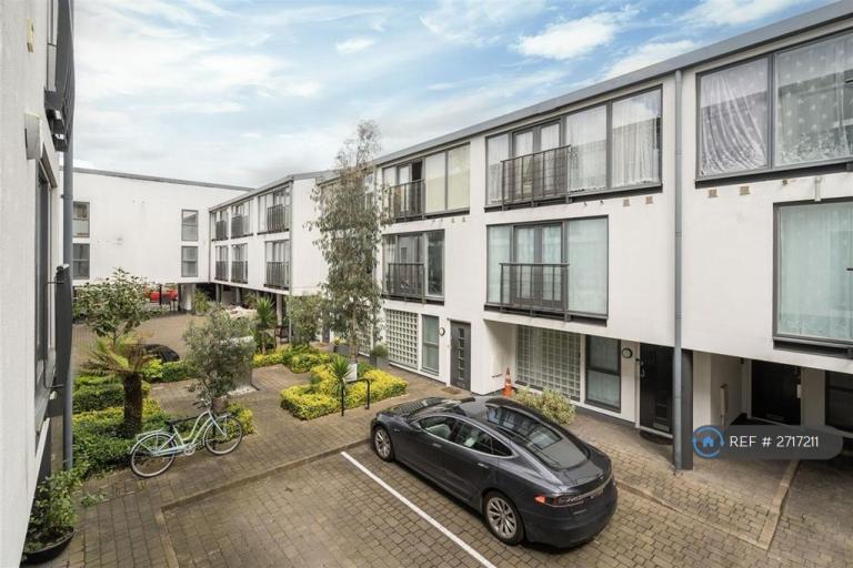 1 bedroom in Artisan Quarter, London, NW10 (#2717211)