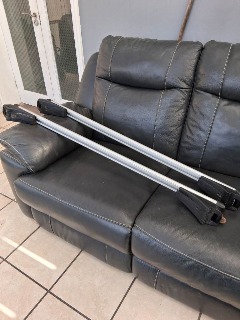 Lockable universal roof rails