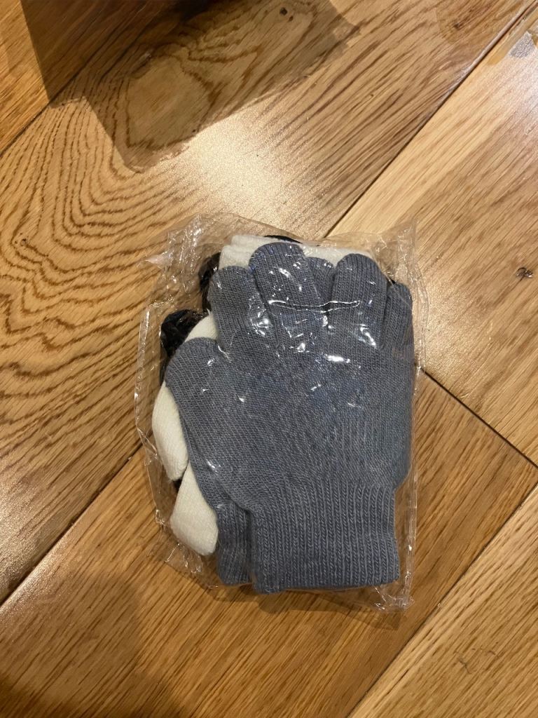 New. 3 Pairs Kid's Winter Gloves Thick. 4-6 years old
