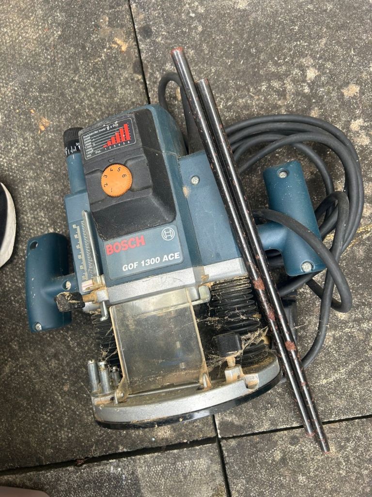 Bosch GOF 1300 ACE Router + Table, Bits & Accessories (Professional Kit)