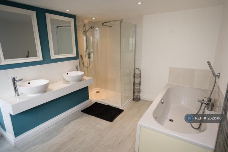 4 bedroom house in Worcester Parade, Gloucester, GL1 (4 bed) (#2821588)