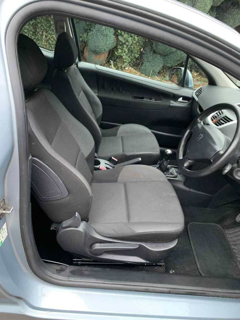 Peugeot, 207 Hatchback 2009 Manual, 1.4 petrol Low Miles