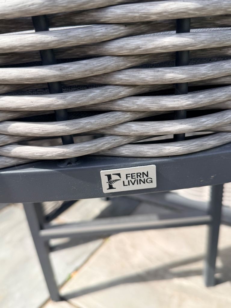 Fern Living Thornton BBQ Bar & Stools – Good Condition