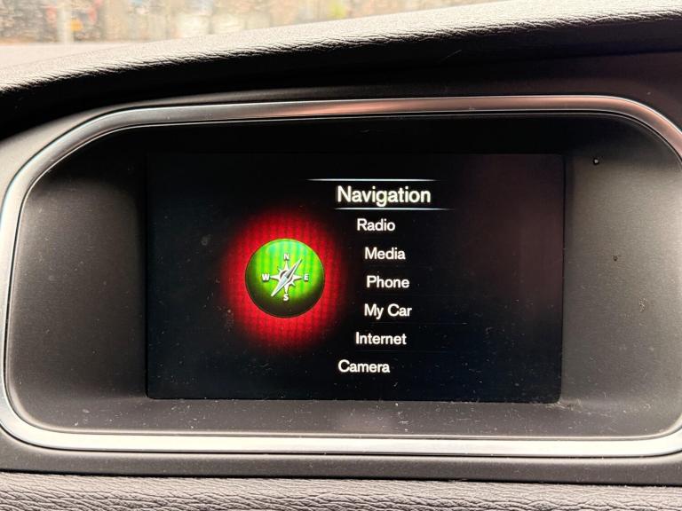 2015 Volvo V40 D4 [190] R DESIGN Lux Nav 5dr HATCHBACK DIESEL Manual