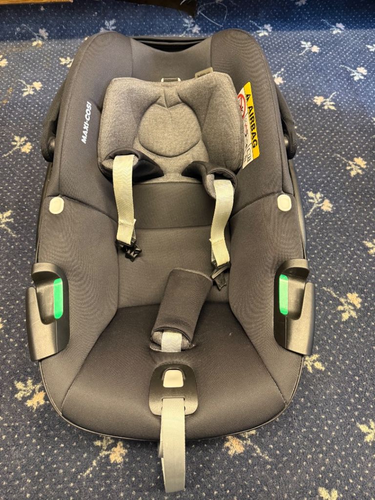 Maxi cosi pebble 360 car seat + family fix Isofix 360 base