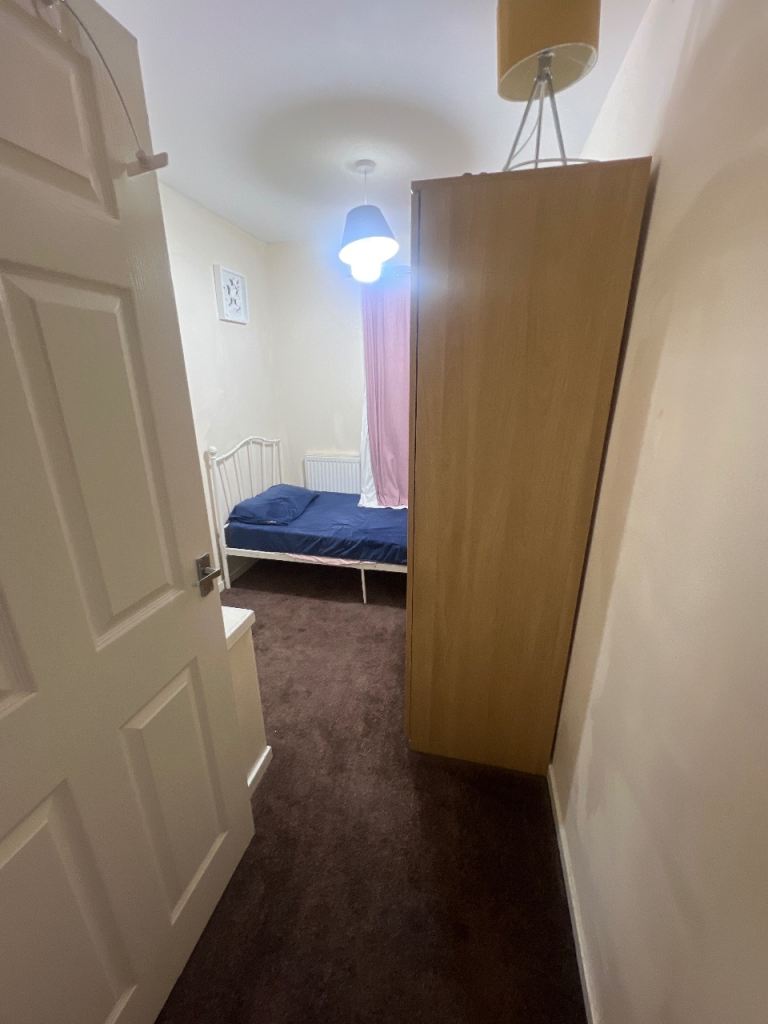 🏡 Room Available for Girls Only