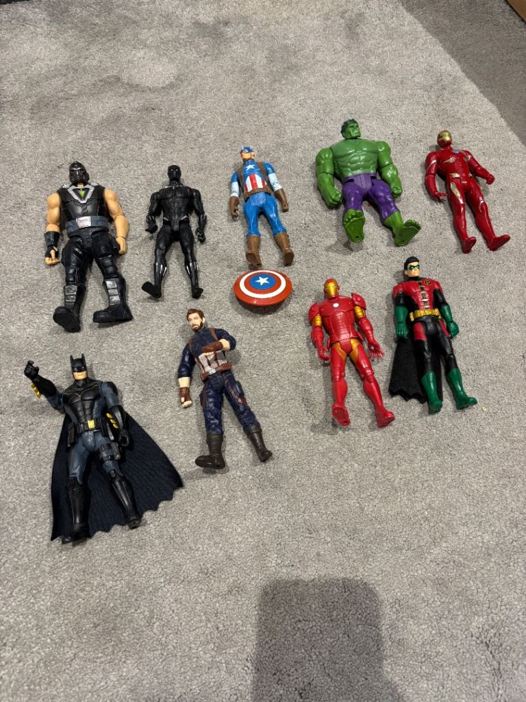 Superhero figures bundle 