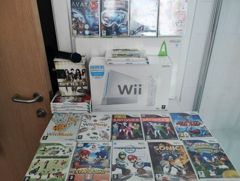 Boxed Nintendo Wii Console With Boxed Wii Balance Board 22 Games And Accessories In Good Condition