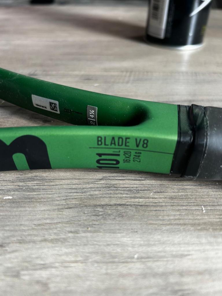 Wilson blade V8 + tennis balls