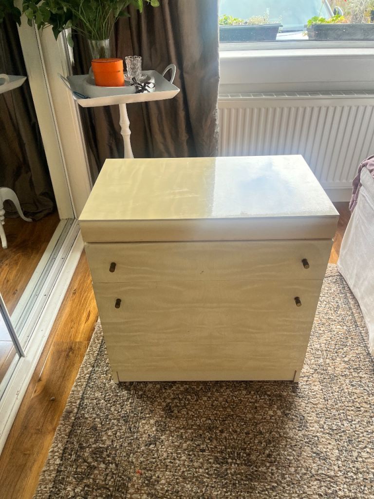 Cream Bedside Cabinet / Storage Unit – Drawer & Cupboard