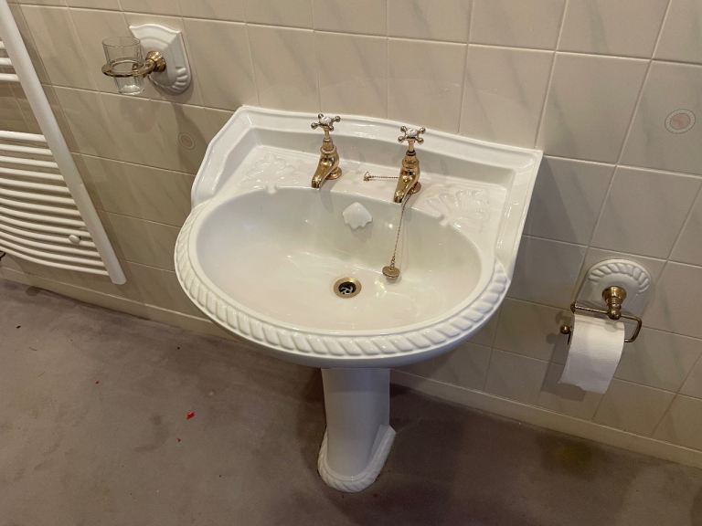 Vintage bathroom suite 