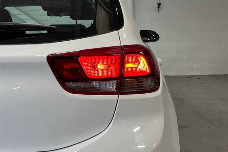 2022 Kia Rio 1.0 T-GDi 2 Hatchback 5dr Petrol DCT Euro 6 (s/s) (99 bhp) Hatchback Petrol Automatic