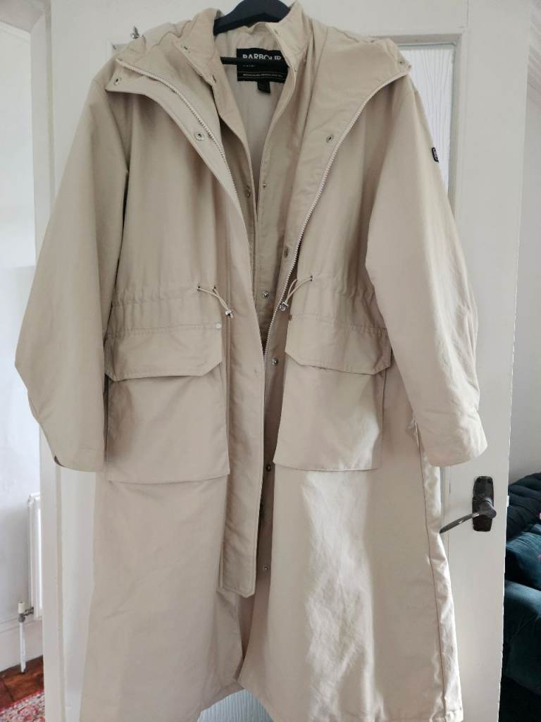 Barbour Ladies long cream raincoat
Size 12
