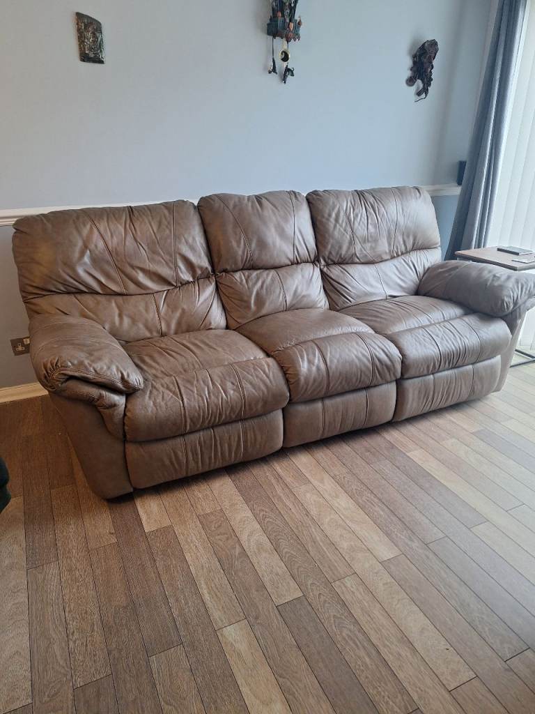 Soft Leather 2 Seater & 3 Seater Settee both recliners 