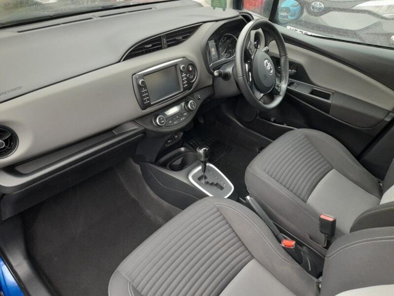 Toyota Yaris VVT-I ICON TECH +nav + camera, AUTO, 2 OWNERS, BLUE