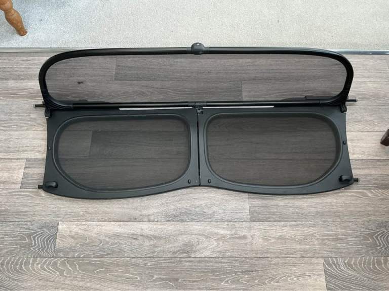  Mini Wind Deflector for a R52 Mini Roadster convertible