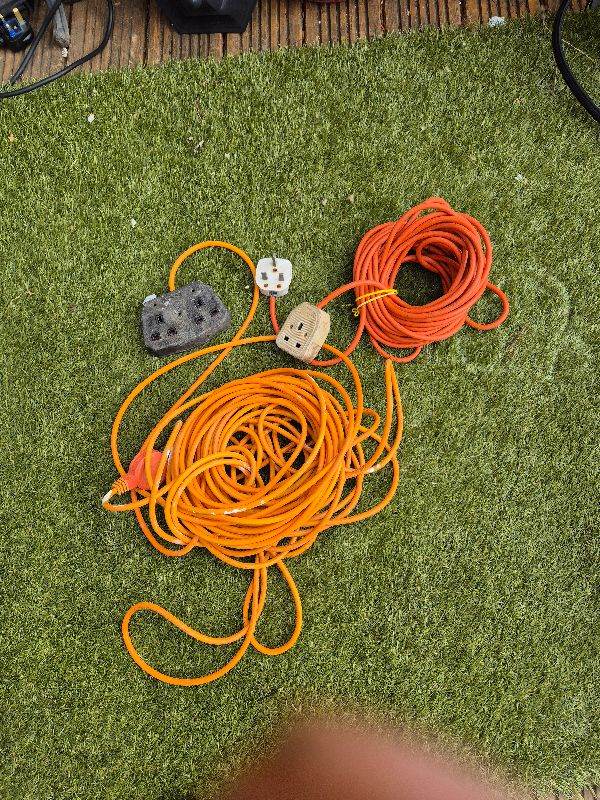 2 extension leads 