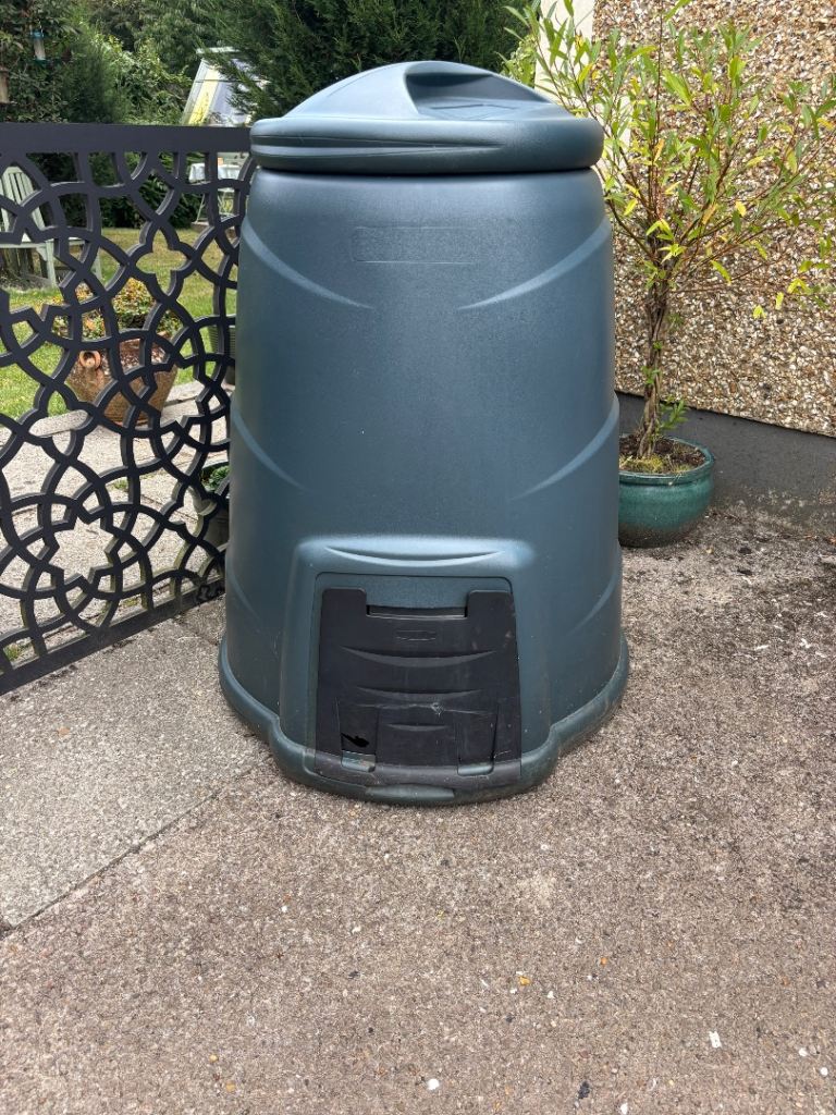 Large Plastic Garden Composter Bin – Good Condition