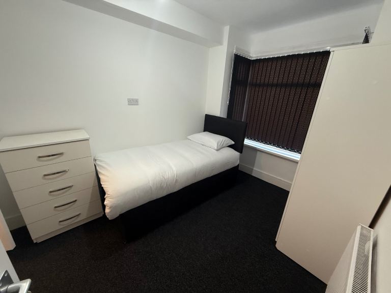 EN SUITE SELF CONTAINED ROOMS