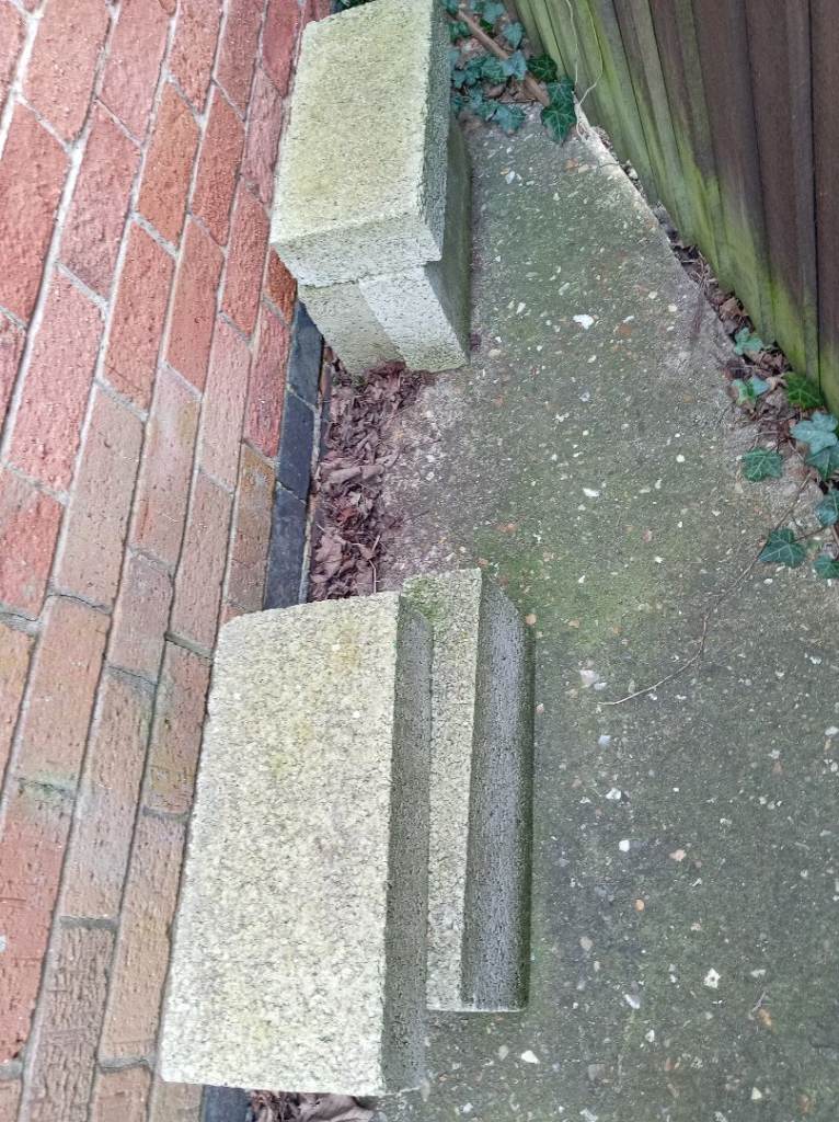 Free 6 Concrete blocks 