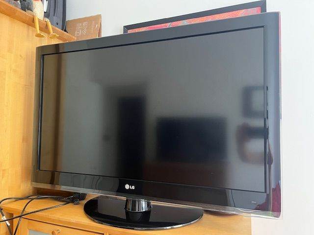 46 inch 1080P LG TV near Marble Arch Tube