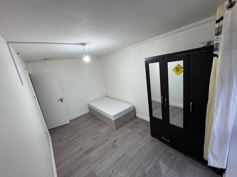 Bedroom with Private Garden- Furnished- Bills Included, WiFi - Stratford