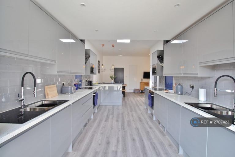 1 bedroom in Laburnum Grove, Portsmouth, PO2 (#2707423)