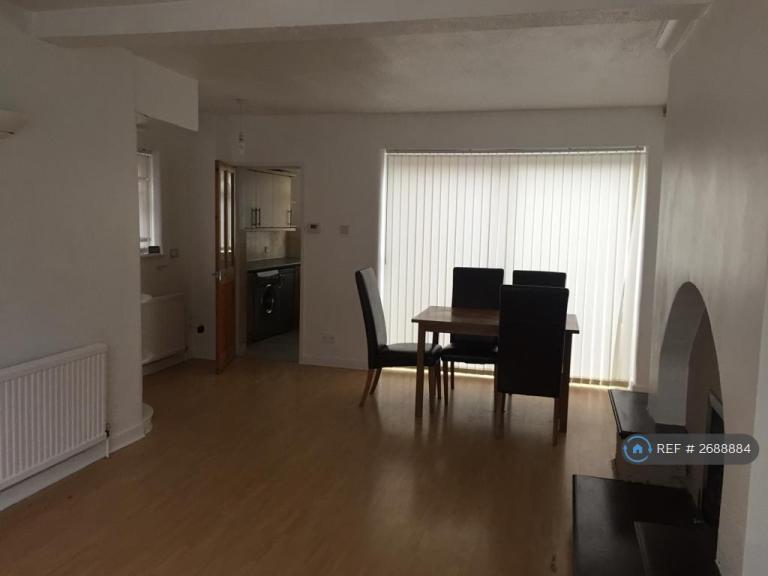 2 bedroom house in Fife Avenue, Chadderton, Oldham, OL9 (2 bed) (#2688884)