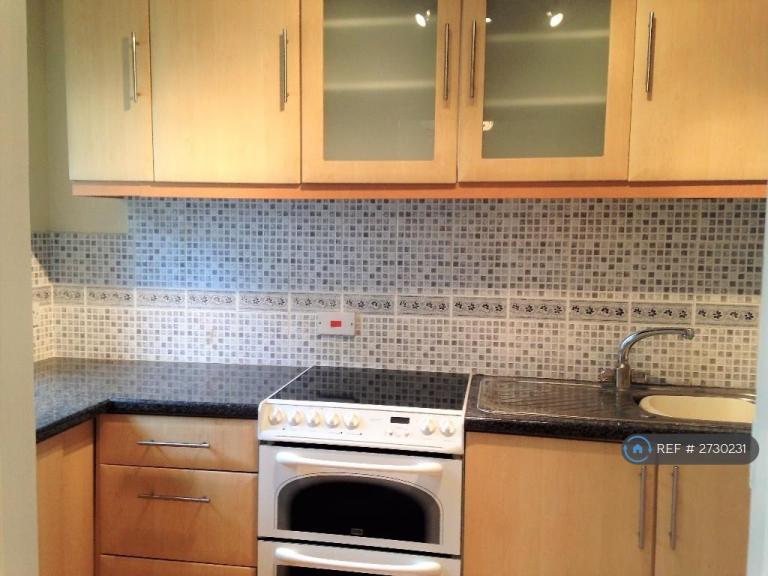 3 bedroom flat in Emerald Court, Slough, SL1 (3 bed) (#2730231)