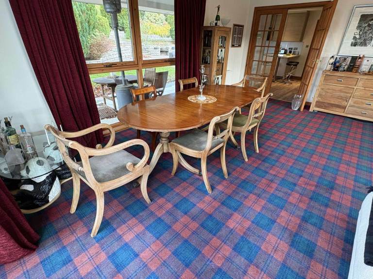 Mahogany Extendable Dining Table with 8 Chairs 