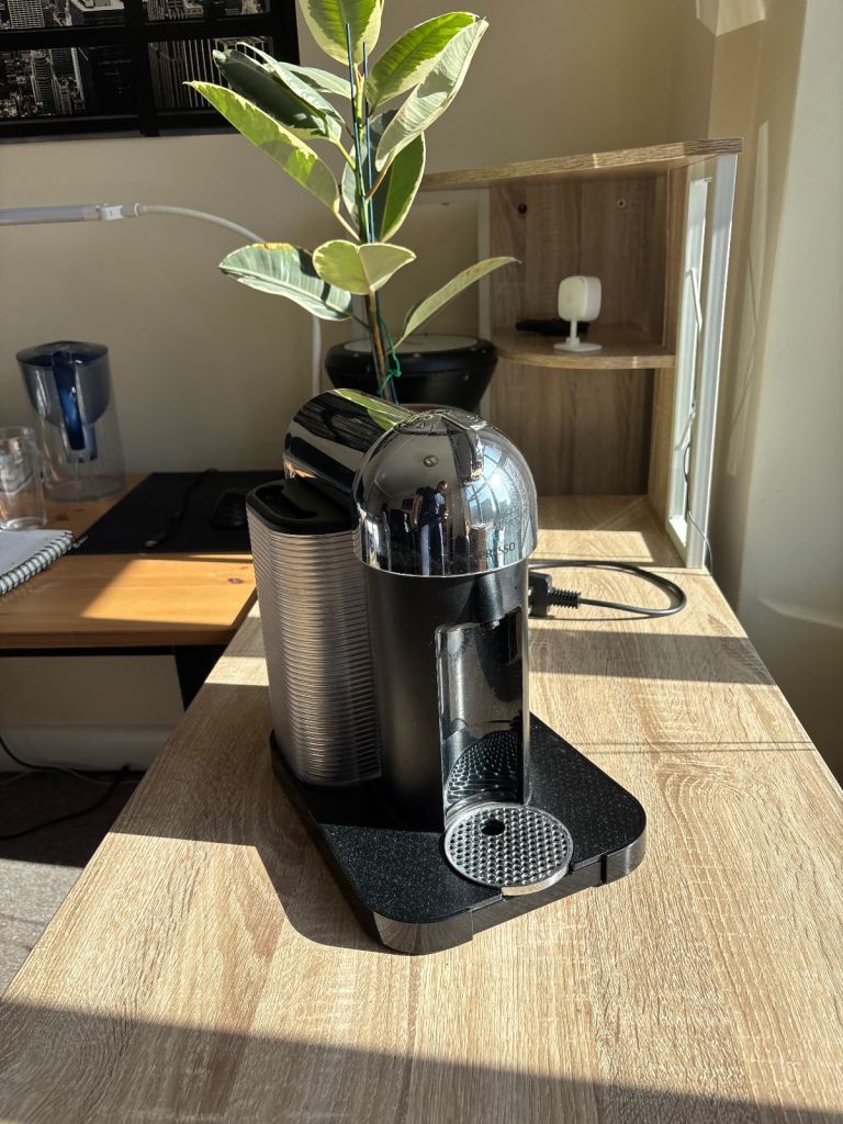 Nespresso Machine - LikeNew