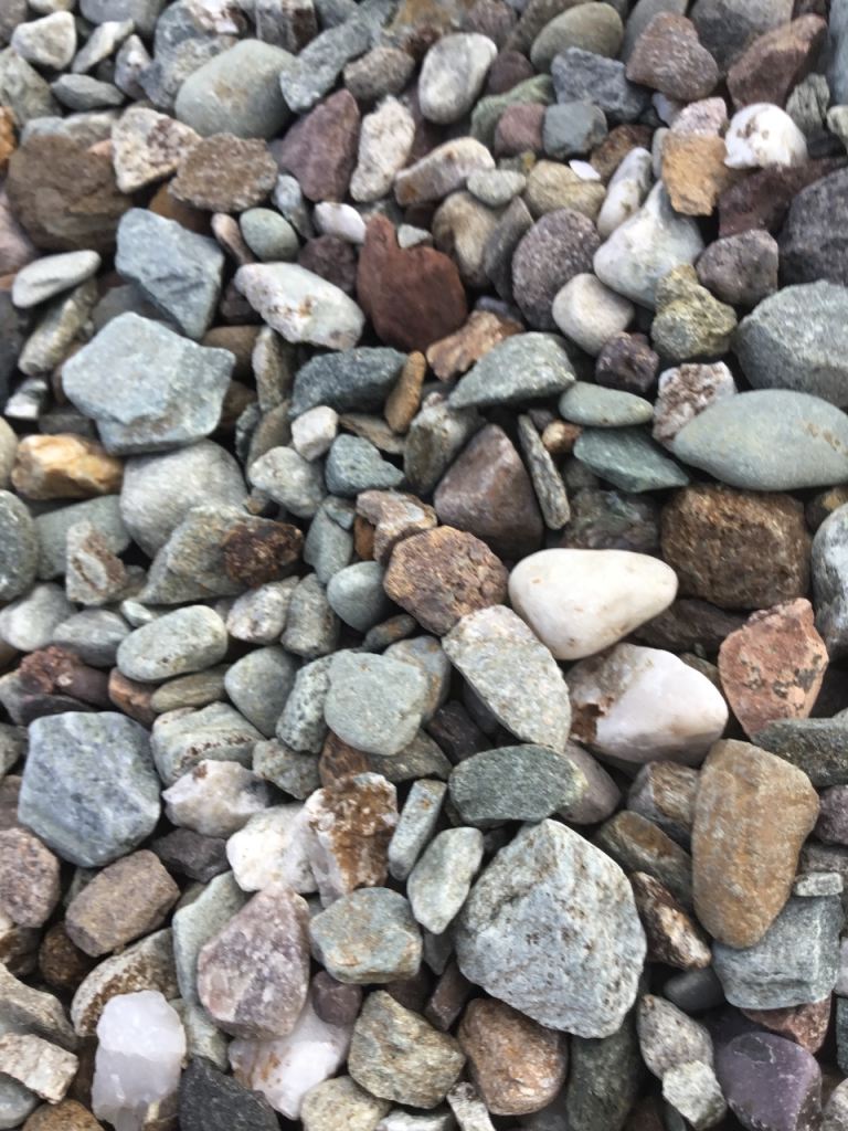Bulk bags of 20 mm riverbed garden and driveway chip / gravel/ stones 