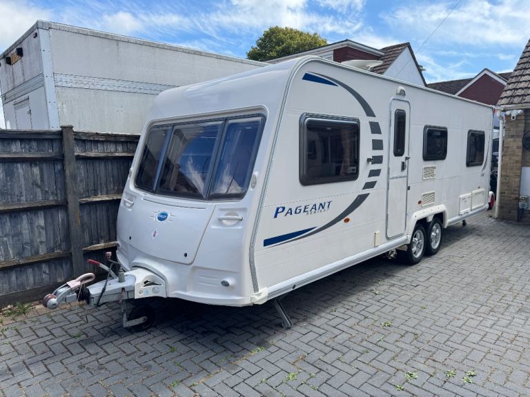 2008 Bailey Pageant Loire 6 Berth Twin Axle Caravan, MotorMover, Porch Awning, Fixed Bed, Bargain!
