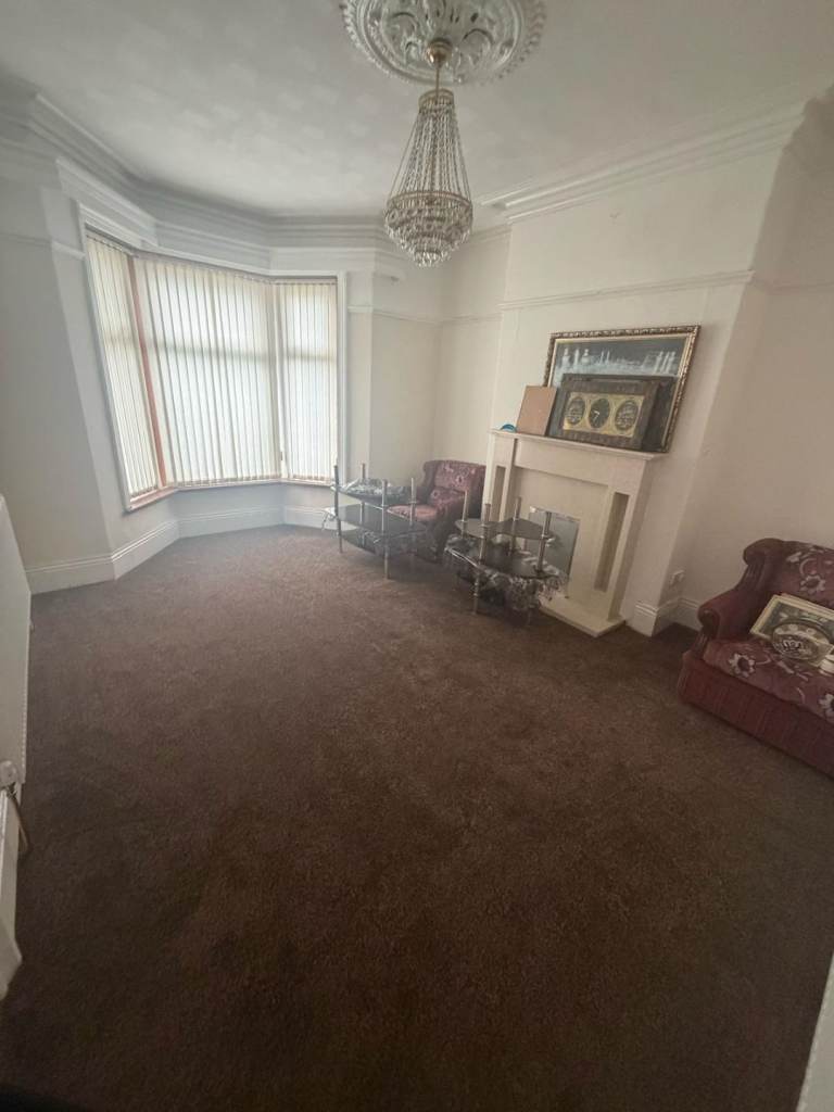4 bedroom house - Keighley bd21