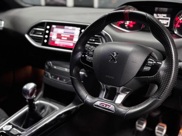 PEUGEOT 308 1.6 THP GTi by Peugeot Sport 2016