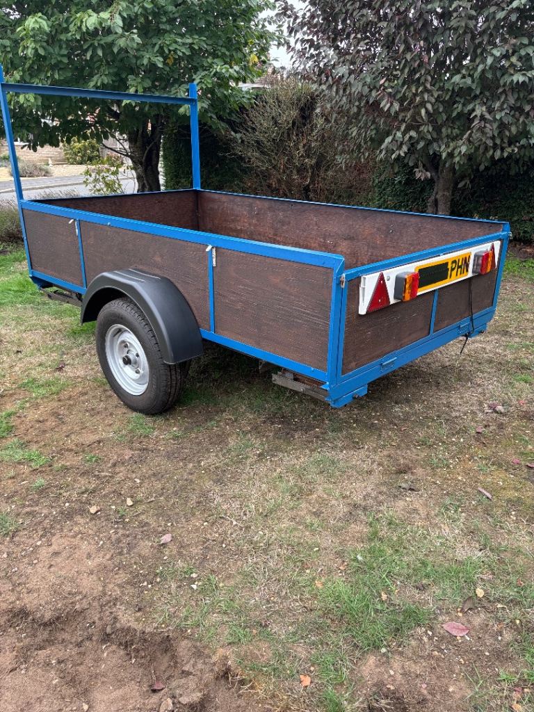 Trailer 8ft by 4.5ft braked, tailgate, ladder bar with lights.