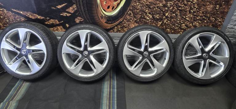 Vauxhall Genuine 19 alloy wheels + 4 x tyres 235 40 19