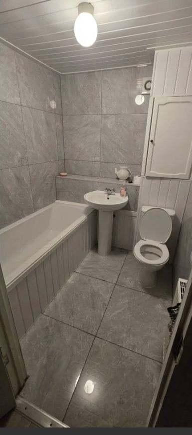 4 Bed Terraced House, Foxglove Road, RM15