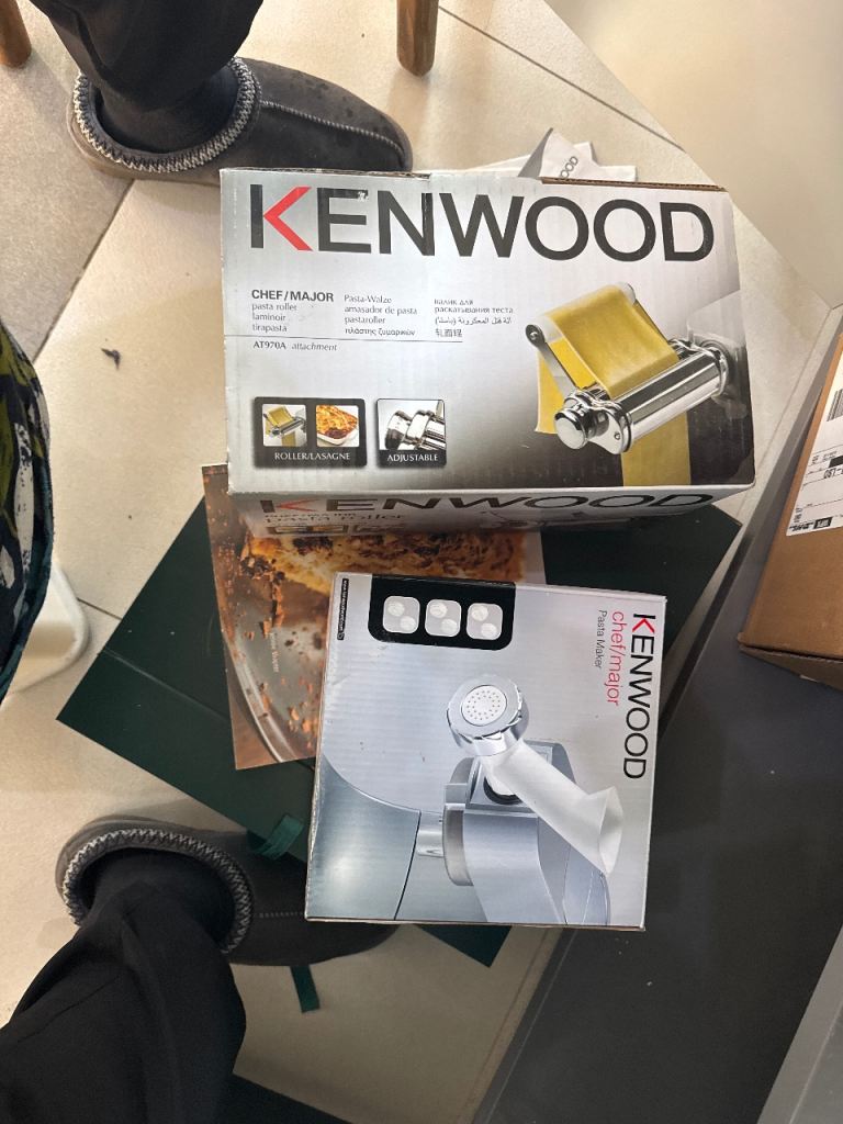Kenwood. Her major pasta roller and maker, never used AT9701A 