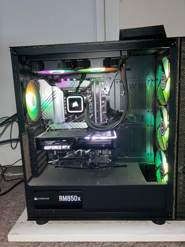 Gaming pc with full set up and monitor!