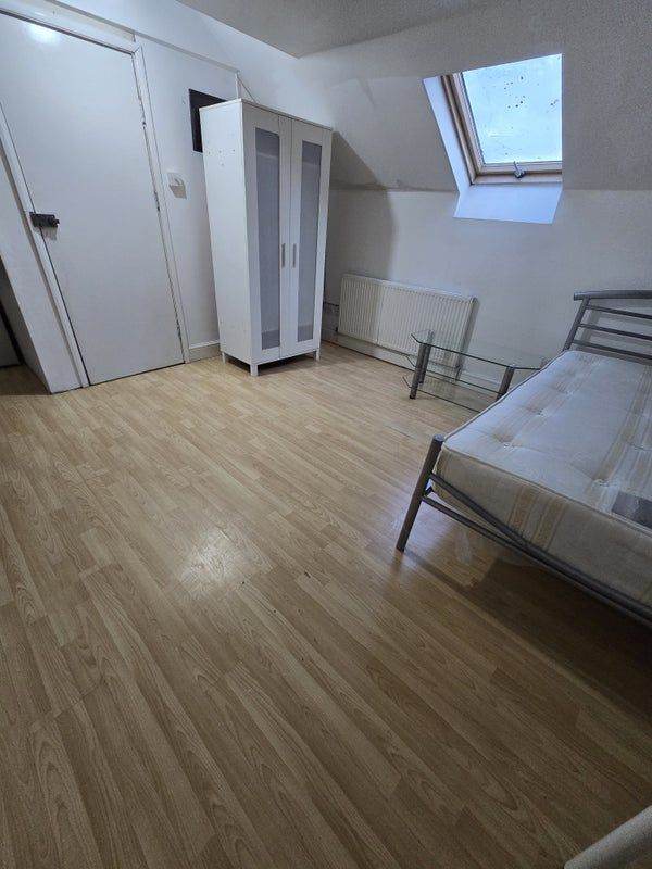 Double room with Bathroom £850
