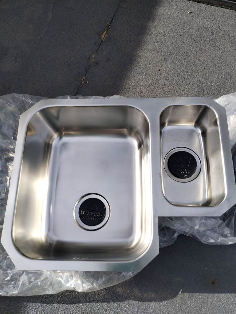 Undermount kitchen sink