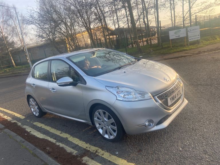 2014 Peugeot 208 , 10 months mot , low mileage , £1400