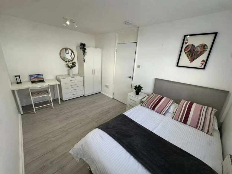 BRIGHT DOUBLE ROOM TO RENT IN LEYTON - AVAILABLE NOW 🏠
