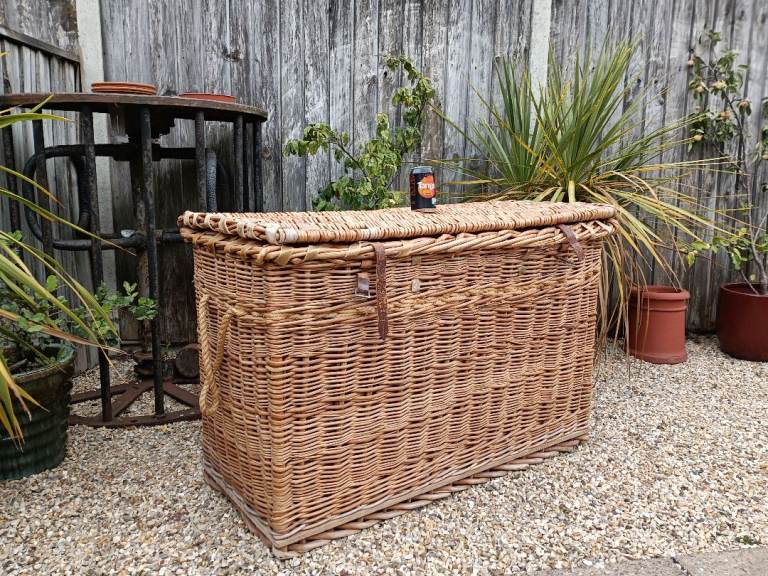 Large wicker toy storage linen basket ottoman 