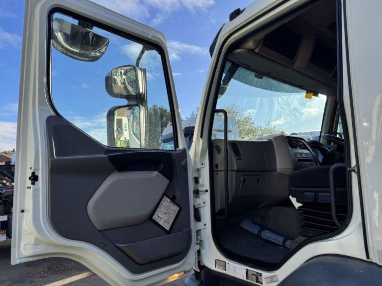 2021 DAF LF-260 SKIP LOADER