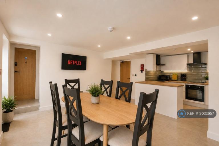 7 bedroom house in Bristol Road, Bridgwater, TA6 (7 bed) (#3022957)