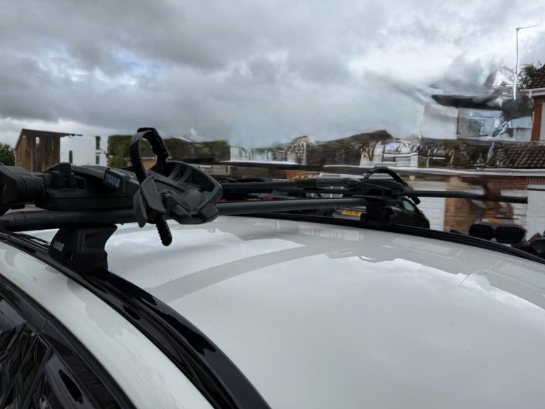 Black Thule Wing Bar Evo Bars for BMW 5 series or mini