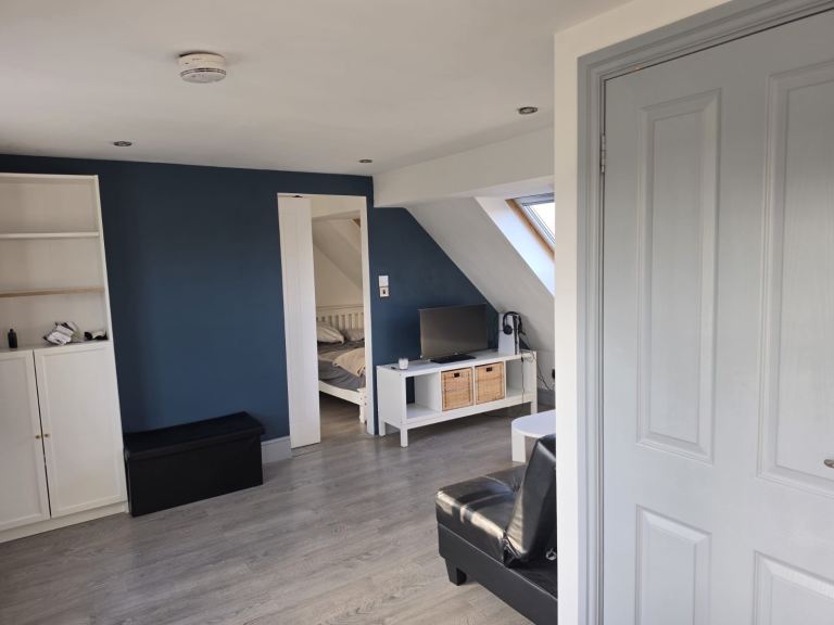 One bedroom flat is available 